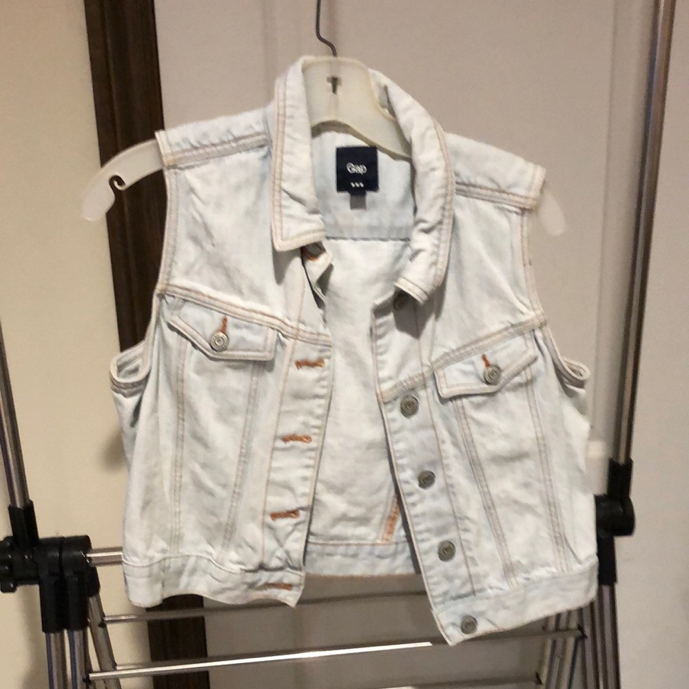 Gap vest